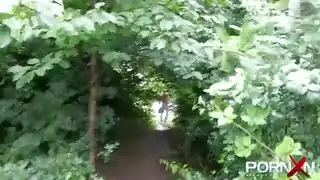 فتشية التبول العلني: إباحية منفردة ساخنة متلألئة