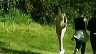 جلسة مص قضيب مزيف تنتهي بقذف منوي فوضوي على الوجه