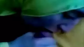 كسي عربي ساخن يُكشف خلال روتين رقص شهواني