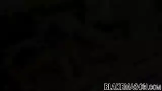 لقاء مثلي مثير: مضاجعة شرجية عميقة وقذف كثيف على الوجه