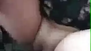 امرأة ناضمة وعبدها المستعد: مشهد بورن كامل