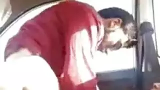 حرارة الصحراء: رحلة عاهرة وجنس عنيف في السيارة