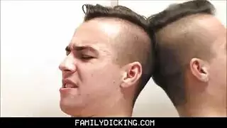 رجلان يمارسان فعل شرجي صريح