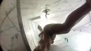 هوس فموي بين بنات: أبيجيل ماك وبنس باكس تلتهمان بعضهما