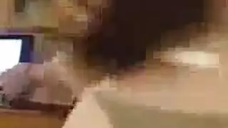 أول تجربة مثلية: أفواه جائعة ومهبل يقطر