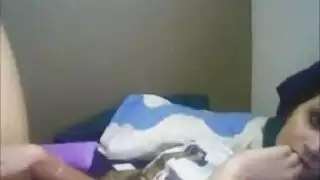 رجل ناضج يمارس الجنس بشدة مع سمراء تان متحمسة في مشهد إباحي عاطفي