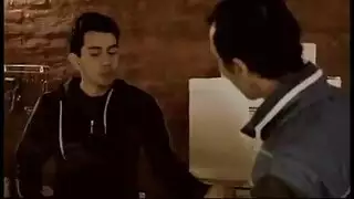 شاب مثار يحصل على مص عميق لاختبار حمولته