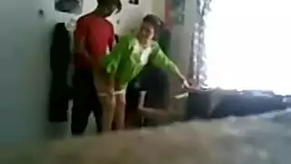 شاب عراقي يستغل غياب اخوه وينيك زوجته