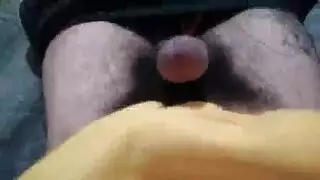 قضيب الشاب المُوشَم الضخم يملأ فتحة رفيقه