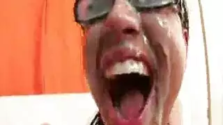 تدليك أنجلينا المثير يتحول إلى جنس صاخب مع أنين