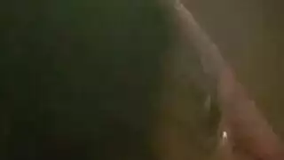 الفتاة شقراء تعطي متعة صديقها، في حين أن الحصول على شريكها القلق الصلب حمارها