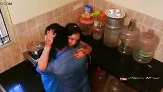 تمدد شرجي قاس: اختراق قوي في فتحتها