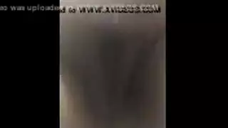 جميع الفتحات مشبعة: فتاتان مثيرتان تأخذان قضيباً كبيراً معاً