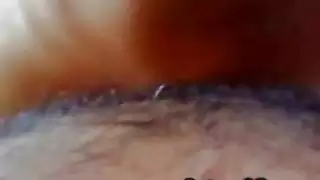 عشيقها العربي يعتني باحتياجاتها المبللة