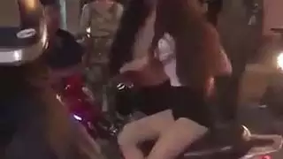 الموهبة الشابة الساخنة تتفوق على المنافسة للفوز