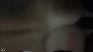 شقراء ساخنة مدمنة على أفلام القضيب الأسود الكبير
