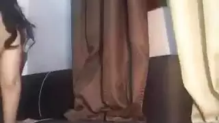 عاهرة هندية تخدم رجال عرب في شريط جنس جماعي إباحي