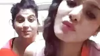 شهوة وقت متأخر: فتاتان آسيويتان تمارسان الجنس بعمق