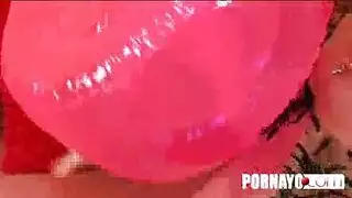 ربة منزل جامحة يتم تدمير كسها الضيق بقضيب ضخم