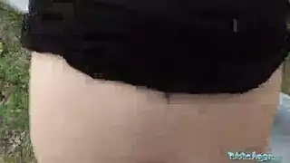 شقراء ضئيلة مع الثدي الصغيرة كان يرتدي سراويل لطيف أثناء الحصول على بوسها يمسح ومارس الجنس جيدا