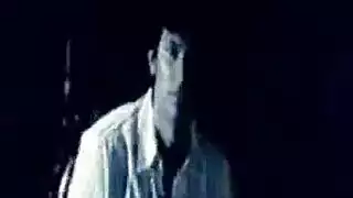 أيادٍ سمراء تداعب كل الفتحات