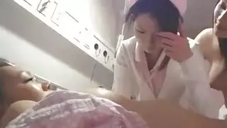 يصالح حبيبته بفرك كسها