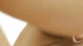 شابين مع فتاة: مثلث جنسي صريح بأوضاع جامحة