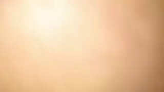 بورنو تلميذة صغيرة بنفاذ مزدوج في فصل دراسي فارغ