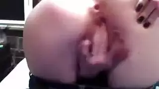 إثارة صريحة: سمراء تخلع سراويلها الداخلية والملابس الداخلية للجنس