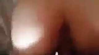 جنس ساخن في الحوض مع عاهرة تنتهي بقذف فوضوي على وجهها